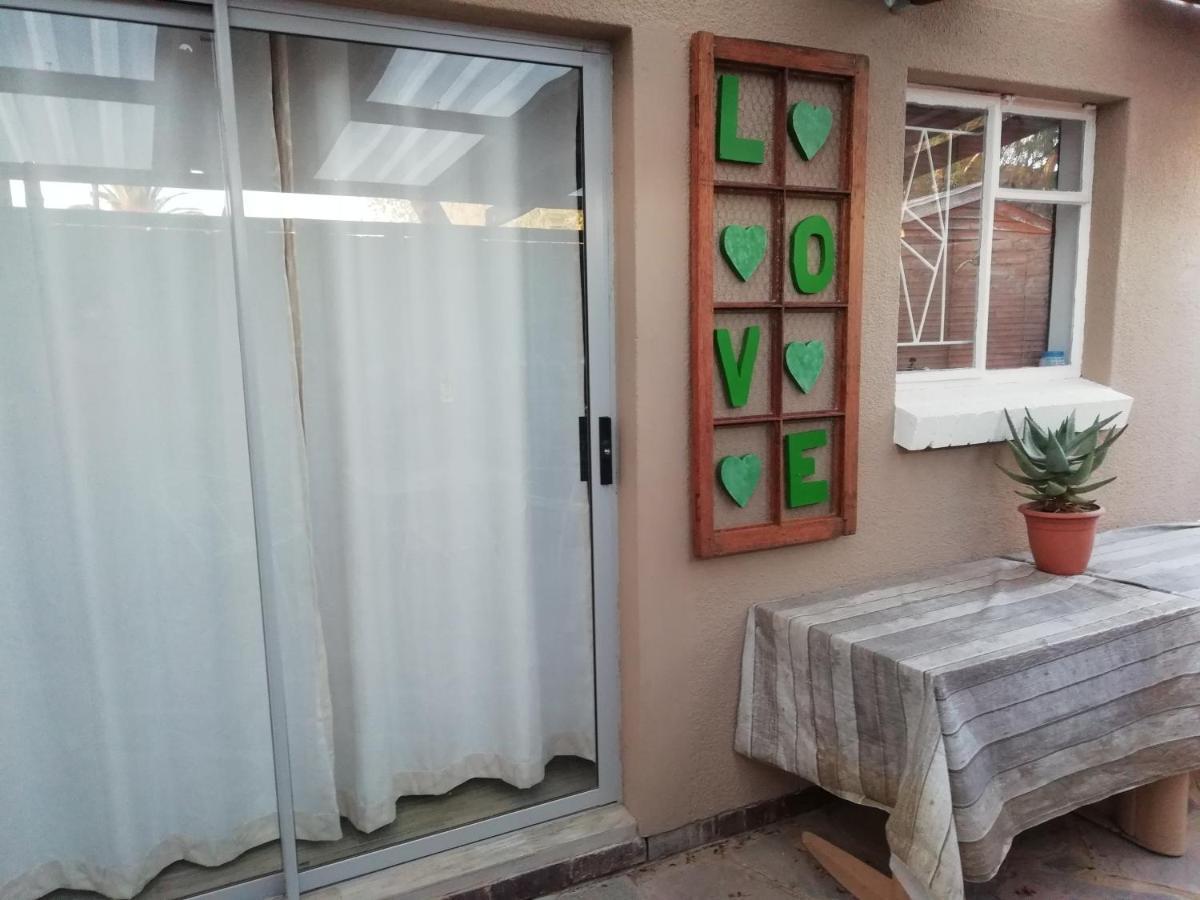 Apartament 74 Voortrekker Street Beaufort West Zewnętrze zdjęcie